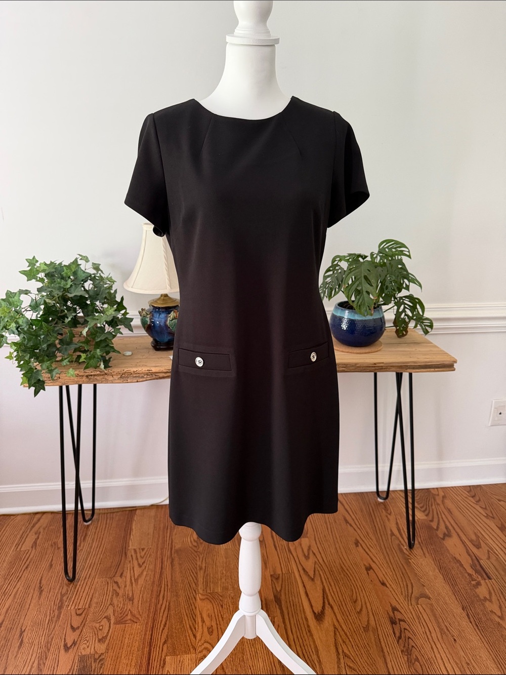 Tommy Hilfiger Black Short-Sleeve Midi Shift Dress with Pocket Detail